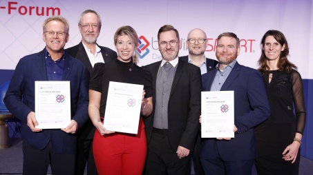 Listung von EDUBIM by DEUBIM GmbH, Mensch und Maschine Deutschland GmbH und A+S Consult GmbH | Auf dem Bild fehlen: EIPOS- Europäisches Institut für postgraduale Bildung GmbH, N+P Informationssysteme GmbH und TU München School of Management EEC