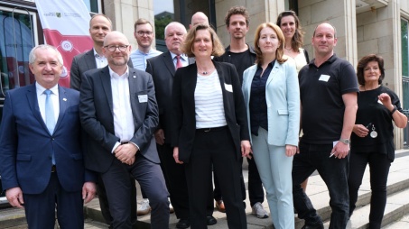 Die Organisatoren und Referenten der gemeinsam von der buildingSMART-Regionalgruppe Sachsen mit dem simul⁺-InnovationHub des Sächsischen Staatsministeriums für Regionalentwicklung an der HTW Dresden organisierten Veranstaltung