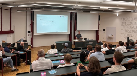 Prof. Dr. Steffen Feirabend von der Hochschule für Technik Stuttgart stellt die Agenda des Regionalgruppentreffens vor.
