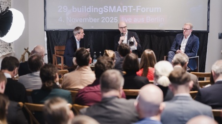 Jens Pottharst im Gespräch mit Michael Kießling (Mitte) und Hendrik Bollmann (rechts).
