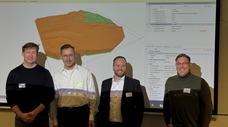 Simon Buß (links) mit den Sprechern der buildingSMART-Regionalgruppe Südniedersachsen, Heinrich Lünenschloß, Erik Stemplewitz und Björn Helfers.