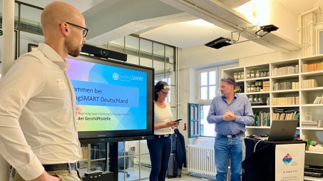 Tobias Querfurth (Sprecher der buildingSMART-Regionalgruppe Hamburg/Schleswig Holstein und Geschäftsführender Gesellschafter der Terra Ingenieurgesellschaft mbH & Co. KG), Katharina Schröder (WES LandschaftsArchitektur), Claus Redding (Geschäftsführender Gesellschafter WES LandschaftsArchitektur) (v. l. n. r.)